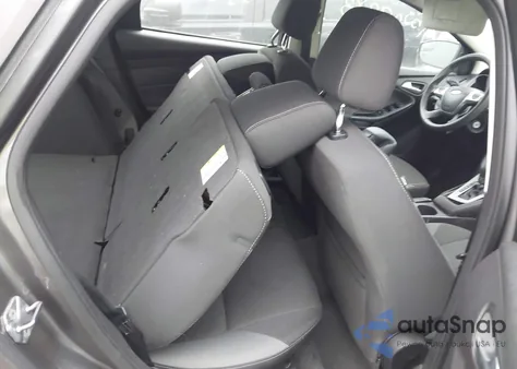 2012 Ford Focus Se z USA, uszkodzony, nr VIN 1FAHP3K25CL230348